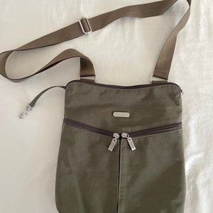 Baggallini Slim Horizon Crossbody, Dark Olive